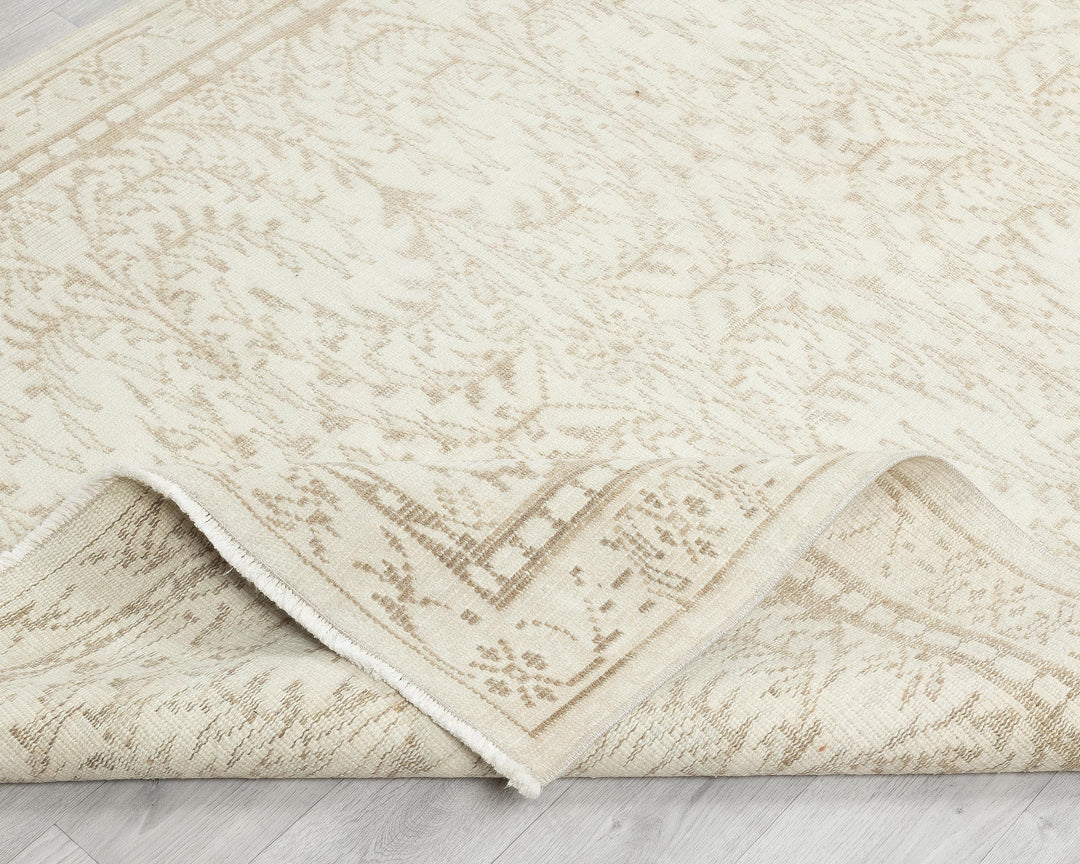 Beige Oushak Rug 4' 7" x 7' 7" | No. VR16893