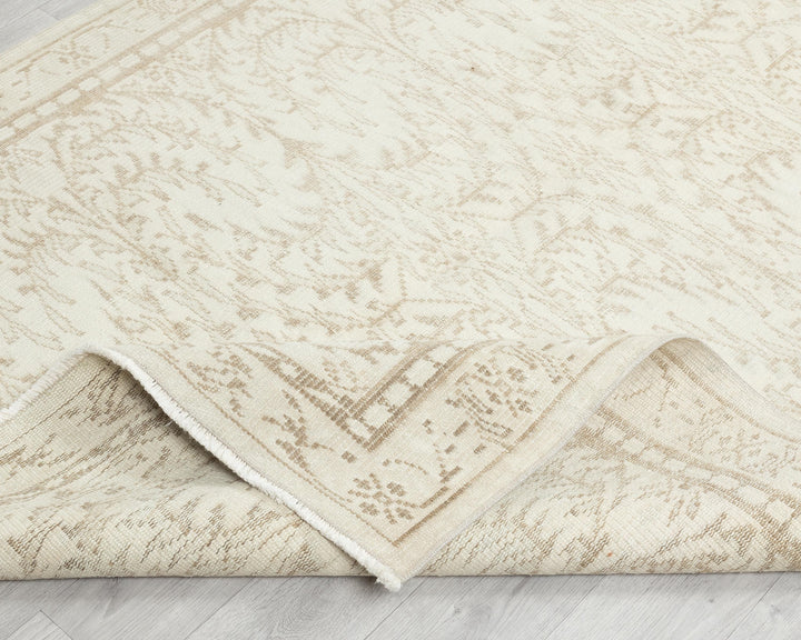 Beige Oushak Rug 4' 7" x 7' 7" | No. VR16893