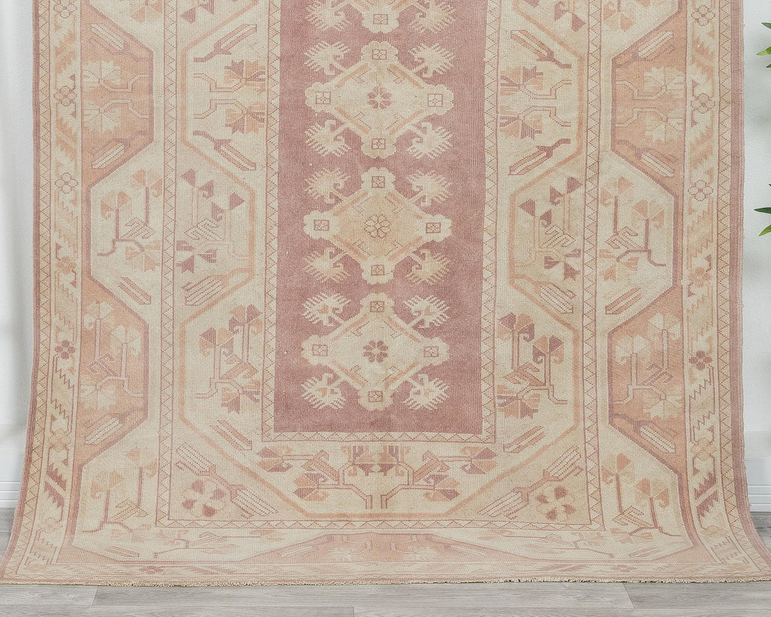 Beige Oushak Rug 4' 11" x 7' 8" | No. VR14030