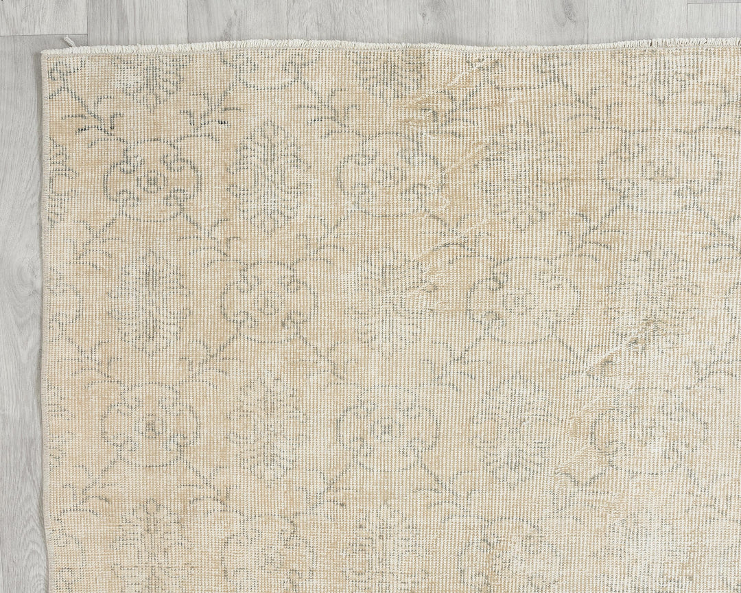 Beige Oushak Rug 7' 2" x 10' 7" | No. VR94229