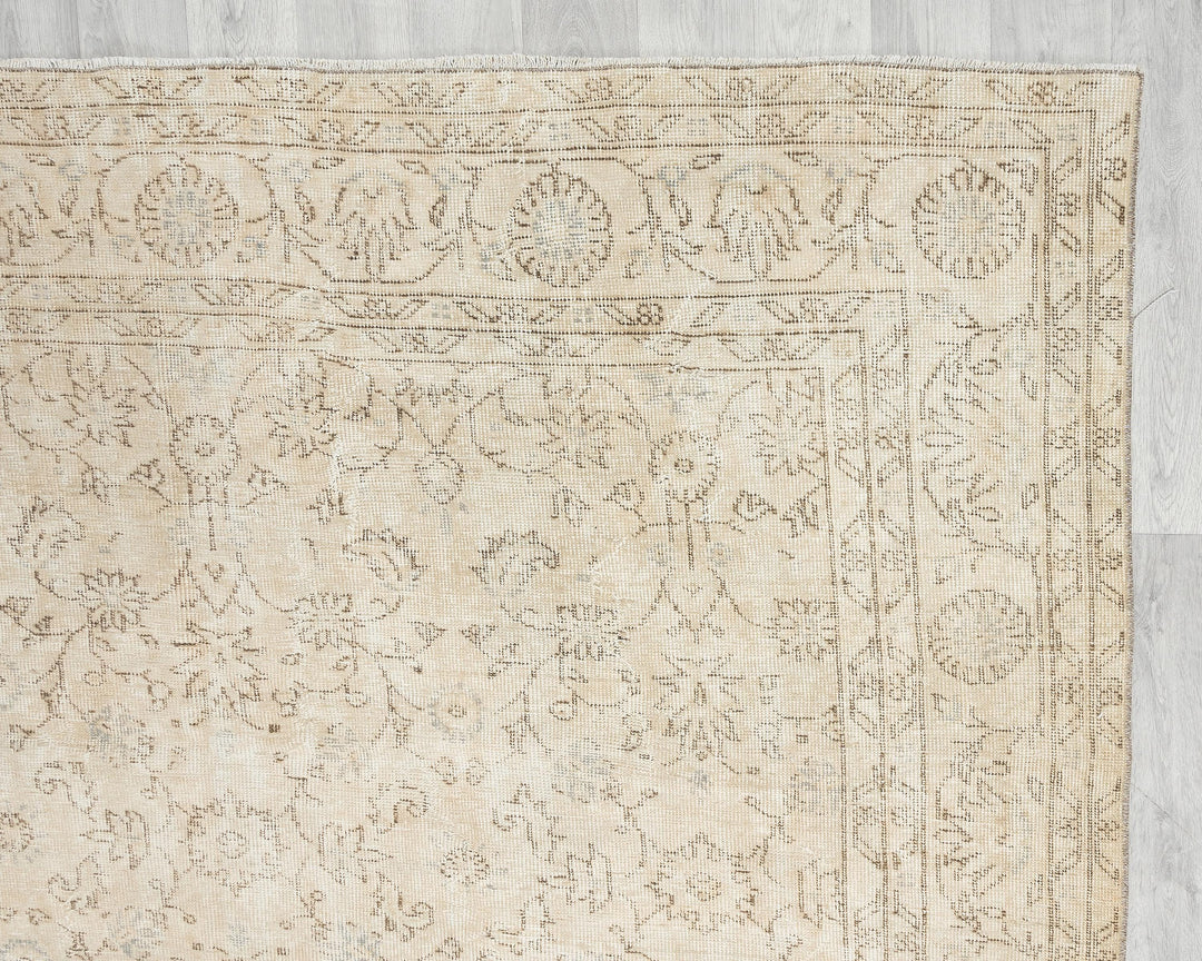 Beige Oushak Rug 6' 8" x 9' 11" | No. VR21598