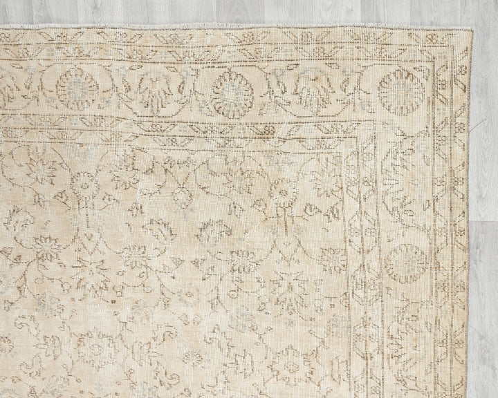 Beige Oushak Rug 6' 8" x 9' 11" | No. VR21598