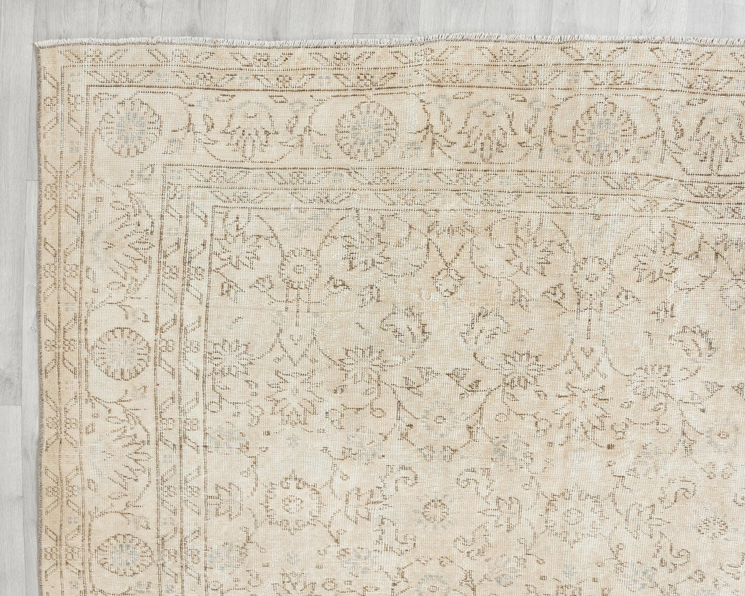 Beige Oushak Rug 6' 8" x 9' 11" | No. VR21598
