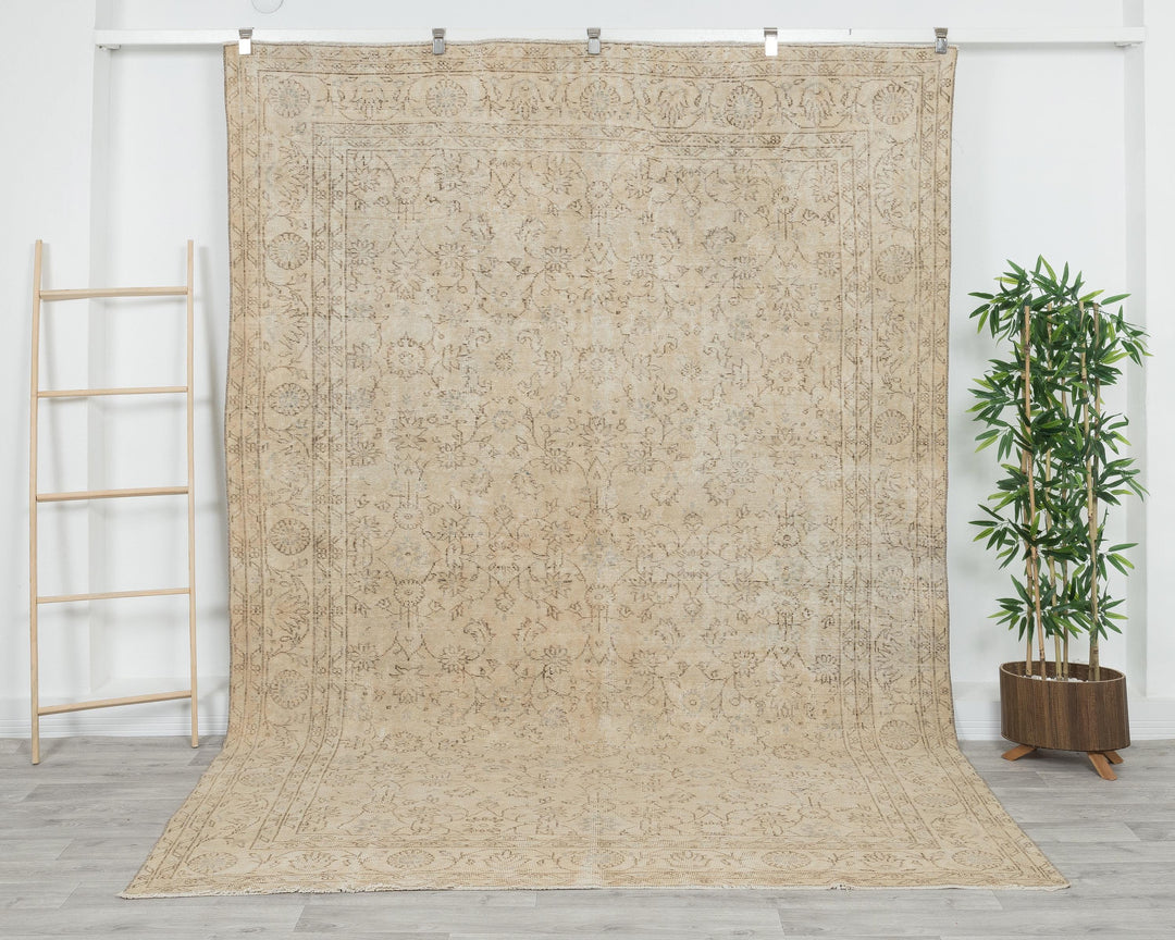 Beige Oushak Rug 6' 8" x 9' 11" | No. VR21598