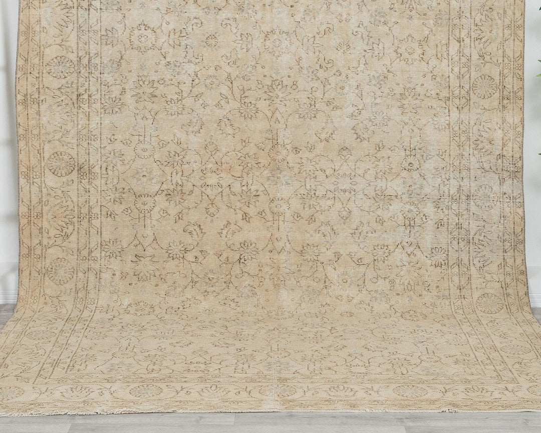 Beige Oushak Rug 6' 8" x 9' 11" | No. VR21598