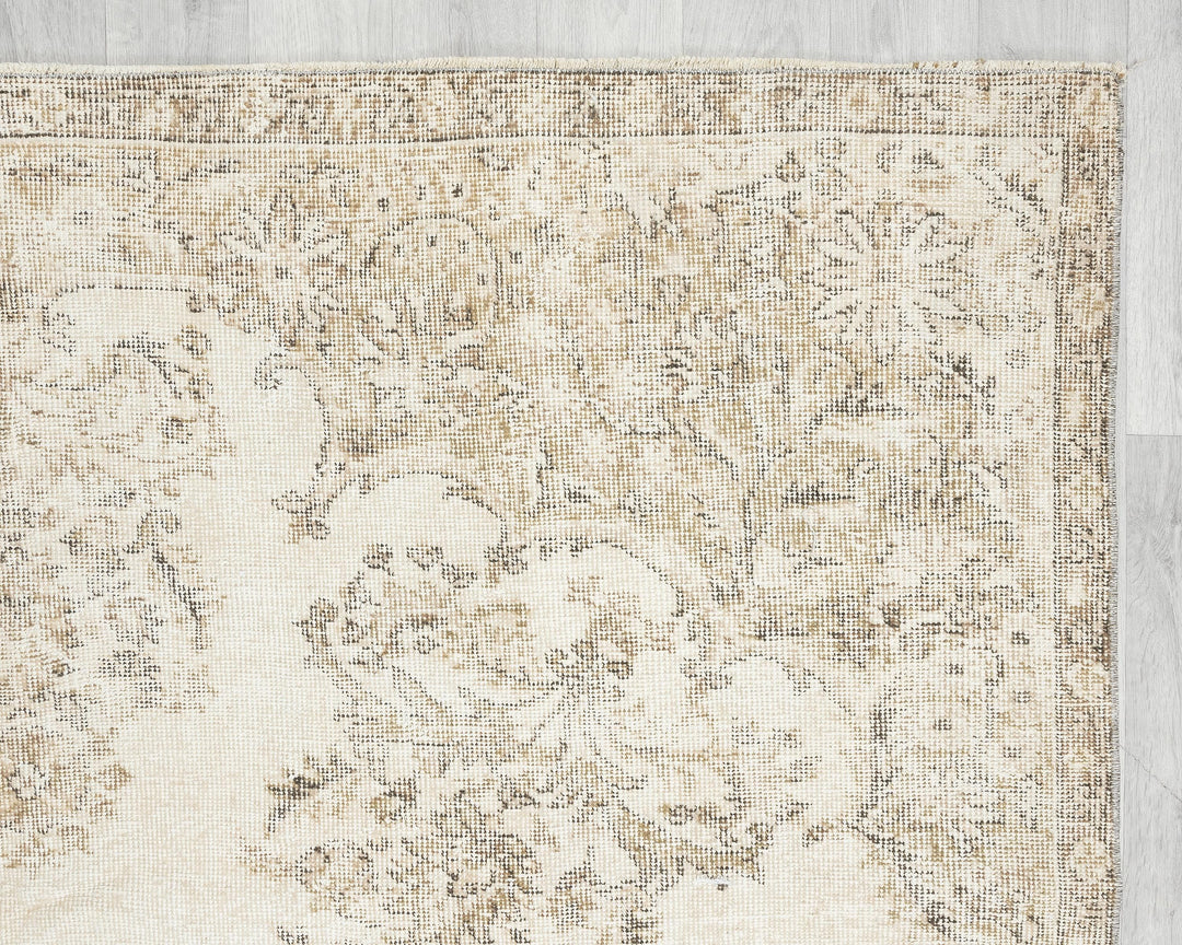 Beige Oushak Rug 6' 4" x 9' 8" | No. VR96429