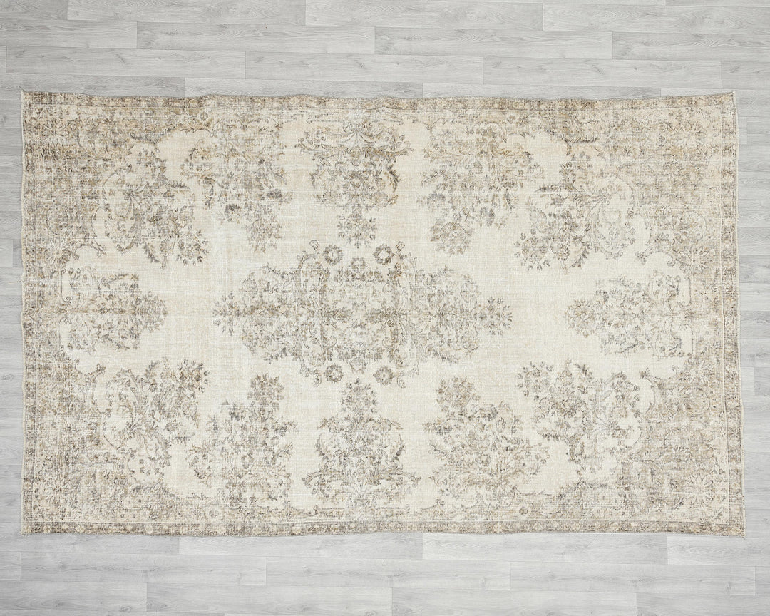 Beige Oushak Rug 6' 4" x 9' 8" | No. VR96429