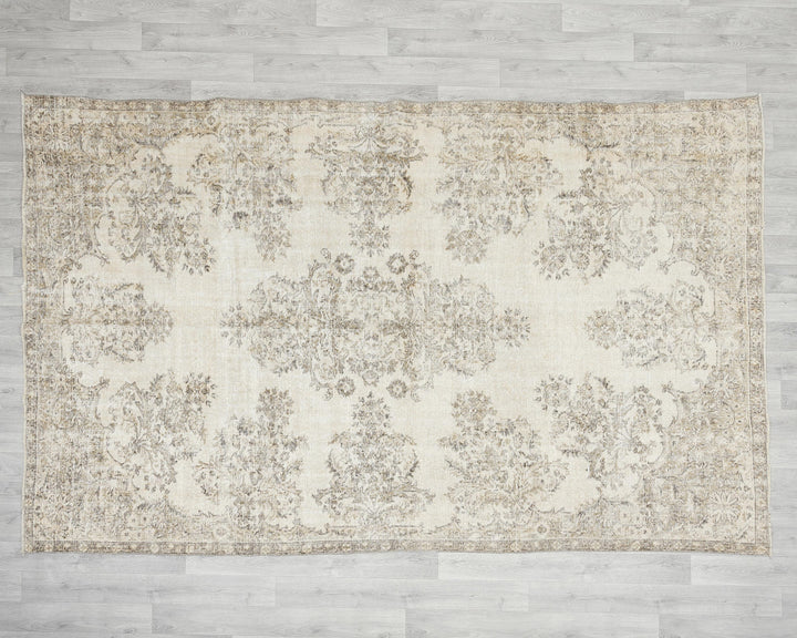 Beige Oushak Rug 6' 4" x 9' 8" | No. VR96429