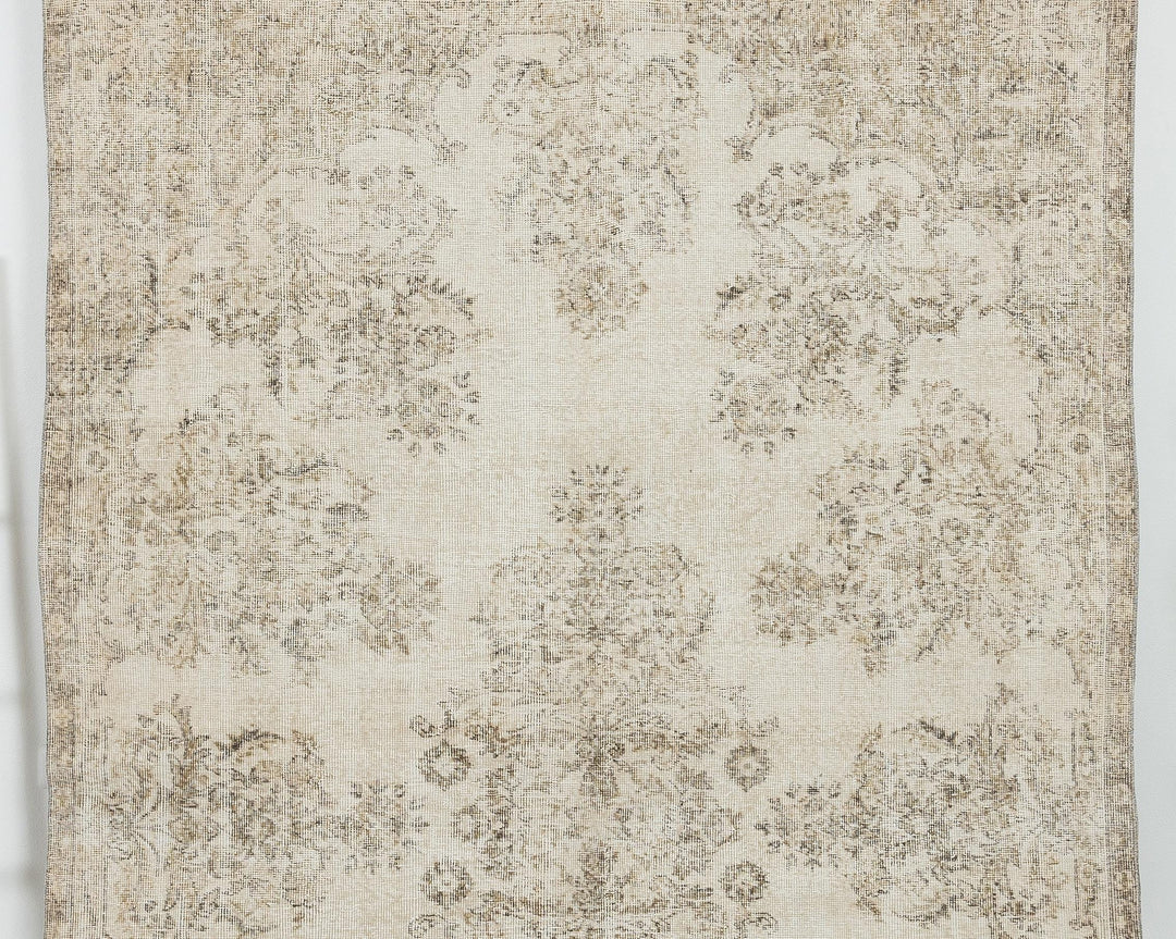 Beige Oushak Rug 6' 4" x 9' 8" | No. VR96429