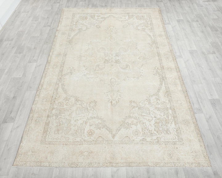 Beige Oushak Rug 6' 1" x 9' 7" | No. VR85040
