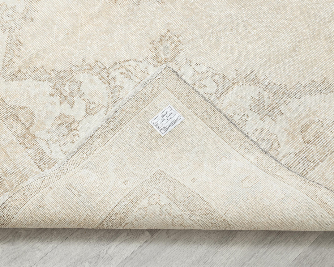 Beige Oushak Rug 6' 1" x 9' 7" | No. VR85040