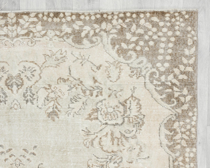 Beige Oushak Rug 5' 10" x 9' 8" | No. VR14573