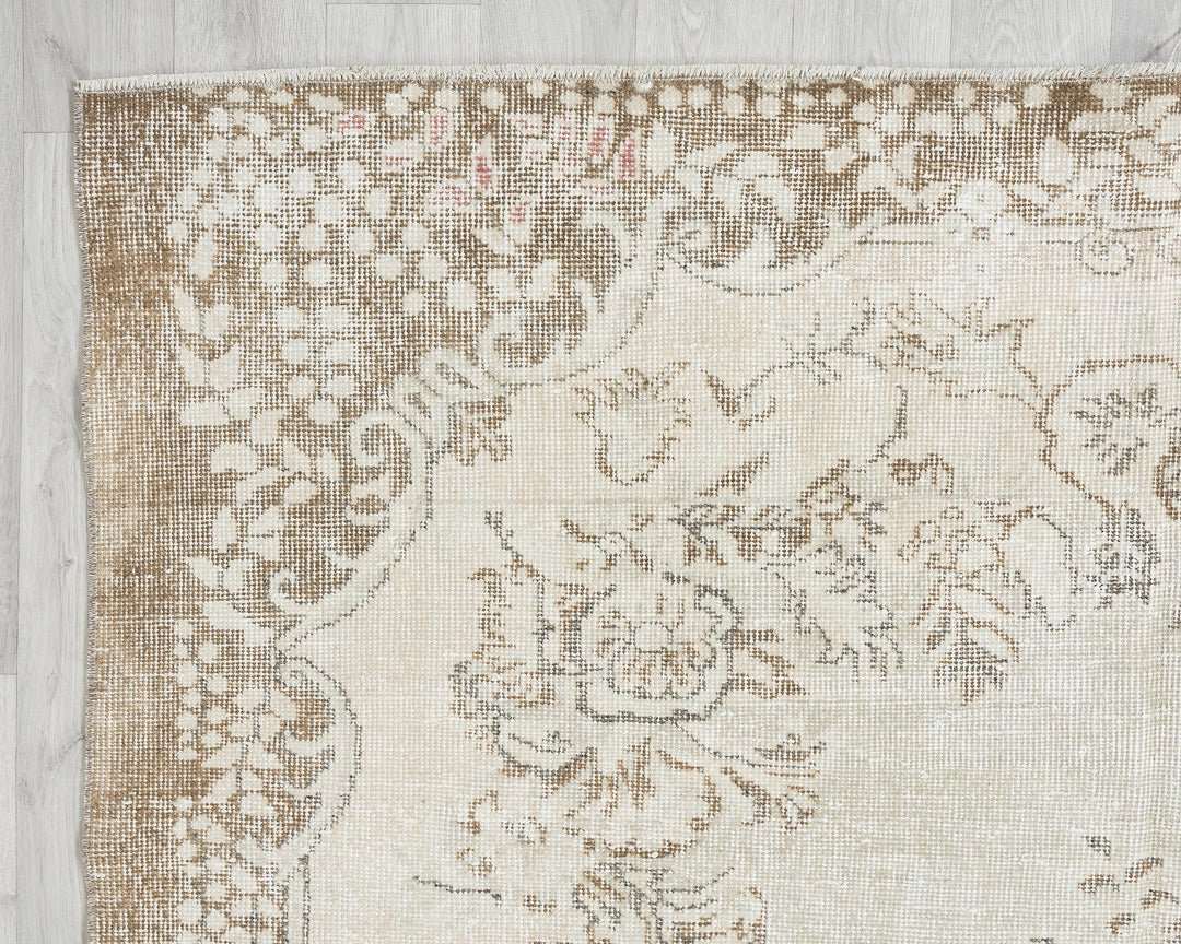 Beige Oushak Rug 5' 10" x 9' 8" | No. VR14573