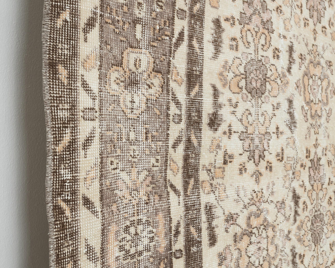 Neutral Oushak Rug 6' 11" x 9' 11" | No. VR85602