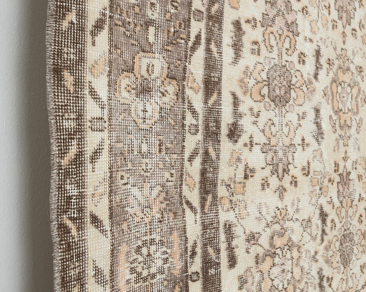 Neutral Oushak Rug 6' 11" x 9' 11" | No. VR85602