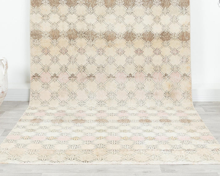 Neutral Oushak Rug 4' 8" x 10' | No. VR72839