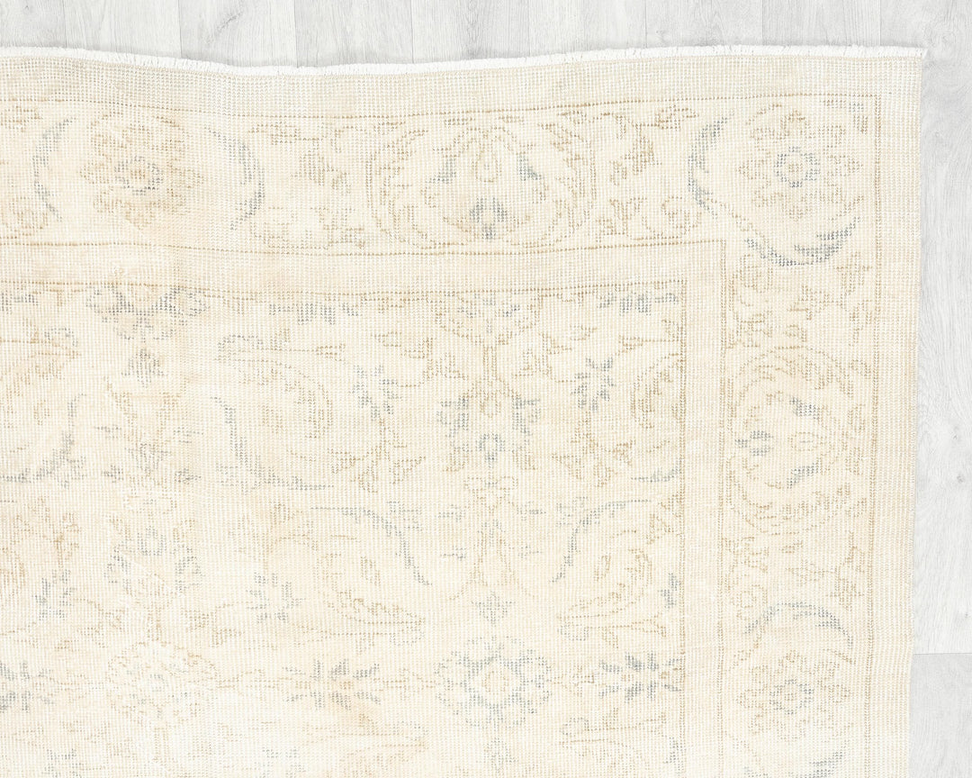 Beige Oushak Rug 5' 6" x 8' 11" | No. VR13363