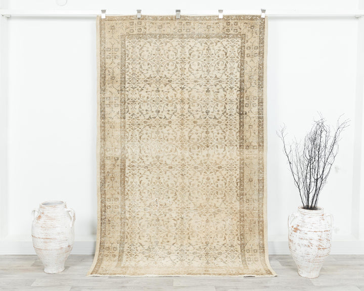 Neutral Oushak Rug 4' 8" x 7' 10" | No. VR24137
