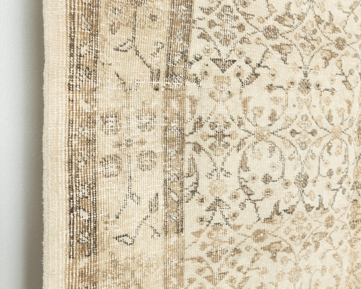 Neutral Oushak Rug 4' 8" x 7' 10" | No. VR24137
