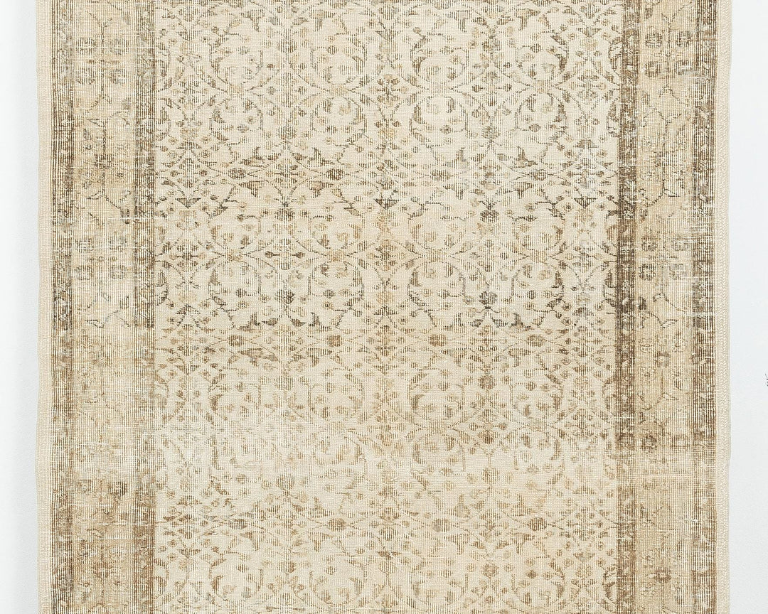 Neutral Oushak Rug 4' 8" x 7' 10" | No. VR24137