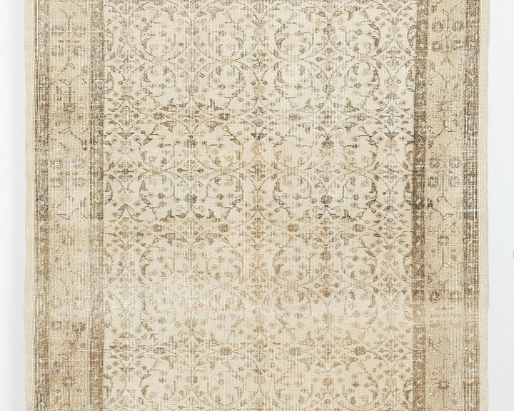 Neutral Oushak Rug 4' 8" x 7' 10" | No. VR24137