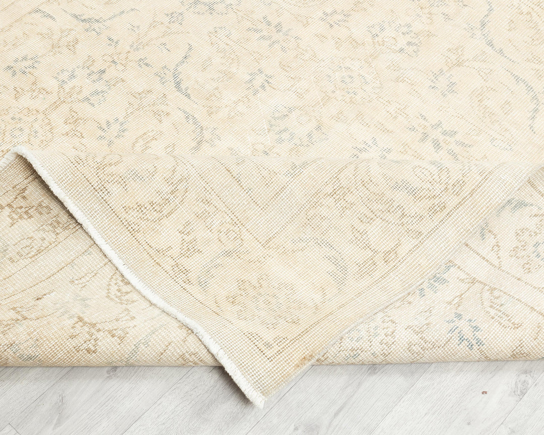 Beige Oushak Rug 5' 6" x 8' 11" | No. VR13363