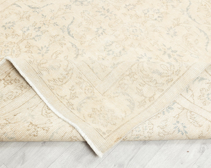 Beige Oushak Rug 5' 6" x 8' 11" | No. VR13363