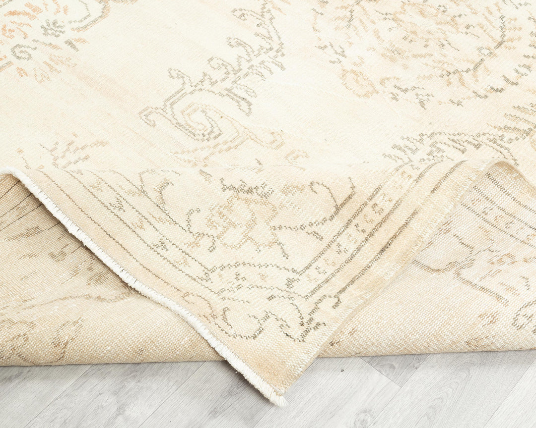 Beige Oushak Rug 5' 7" x 9' 5" | No. VR46188
