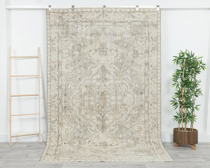 Neutral Oushak Rug 5' 7" x 8' 10" | No. VR36862