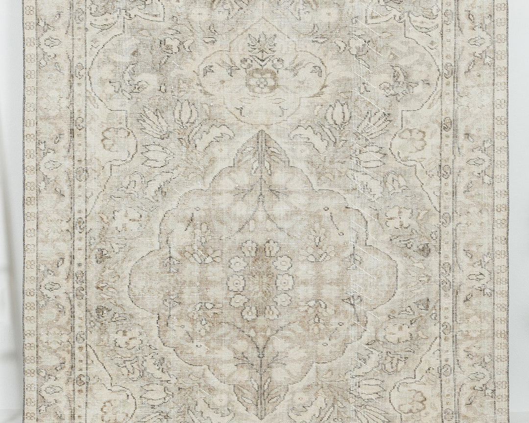 Neutral Oushak Rug 5' 7" x 8' 10" | No. VR36862