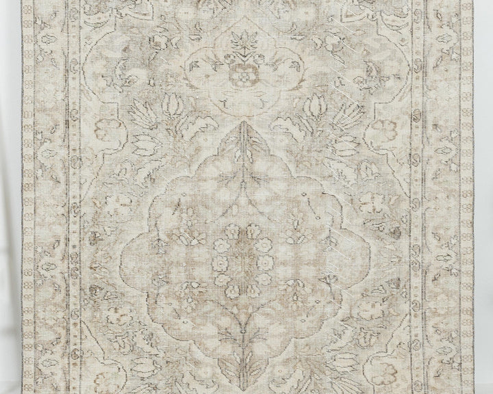 Neutral Oushak Rug 5' 7" x 8' 10" | No. VR36862