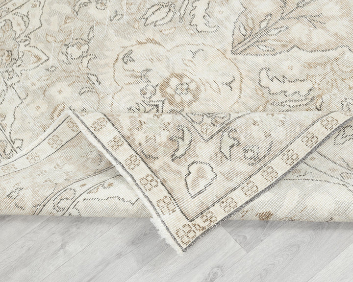 Neutral Oushak Rug 5' 7" x 8' 10" | No. VR36862