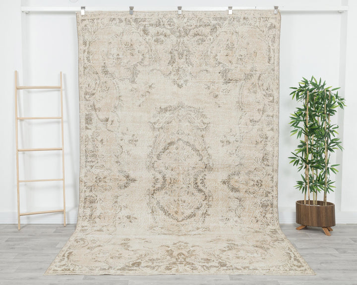 Beige Oushak Rug 6' 4" x 10' 2" | No. VR82012