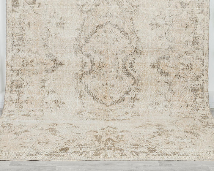 Beige Oushak Rug 6' 4" x 10' 2" | No. VR82012