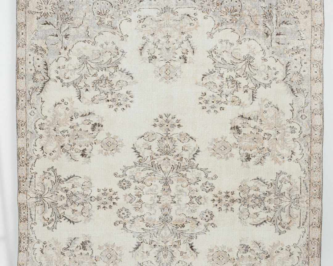 Beige Oushak Rug 6' 7" x 9' 5" | No. VR25837