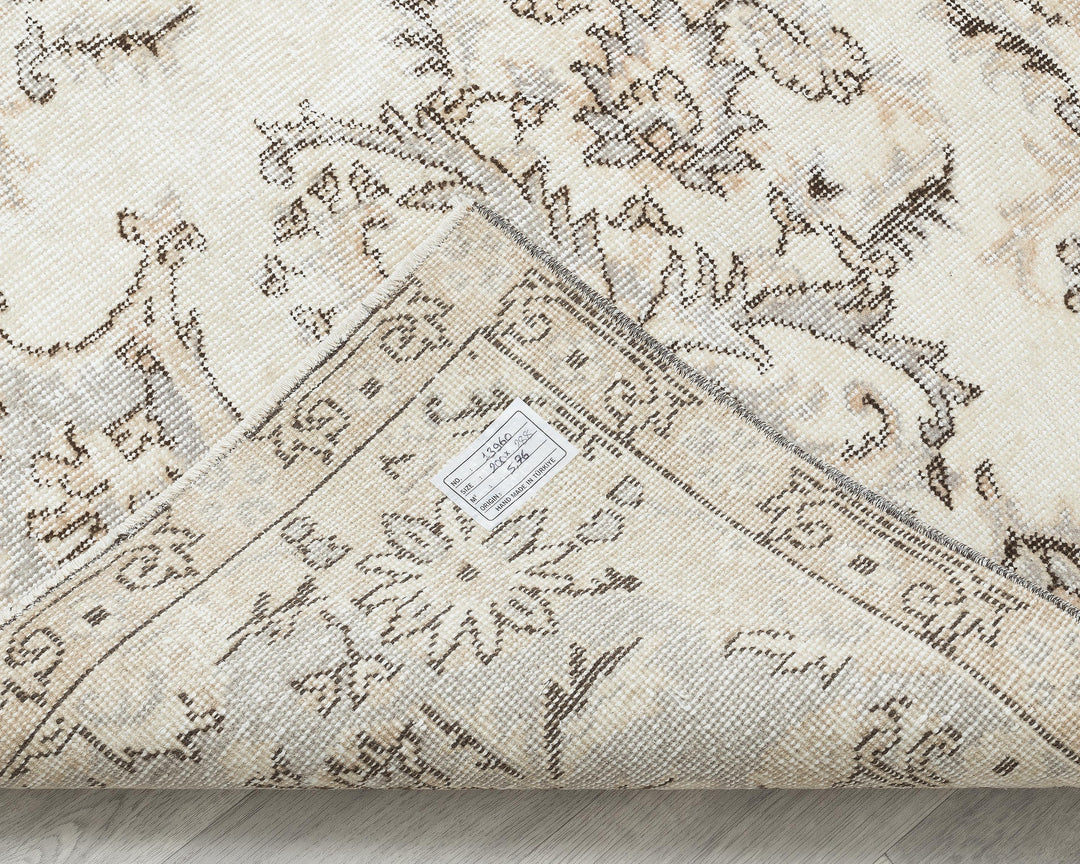 Beige Oushak Rug 6' 7" x 9' 5" | No. VR25837