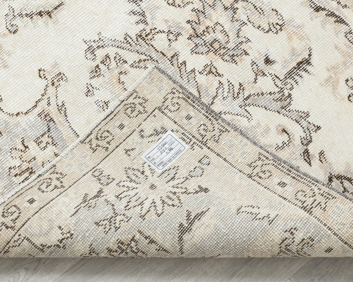 Beige Oushak Rug 6' 7" x 9' 5" | No. VR25837