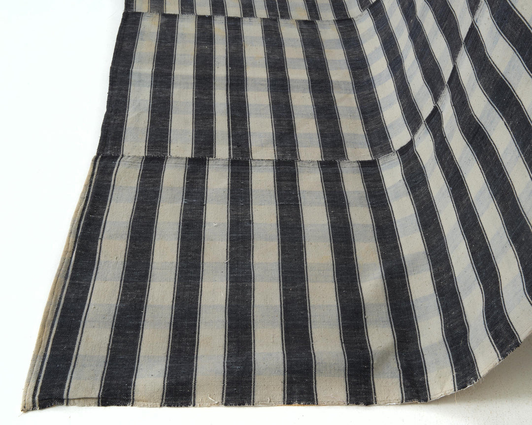 Kilim Rug 5' 7" x 8' 6" | No. VR75627