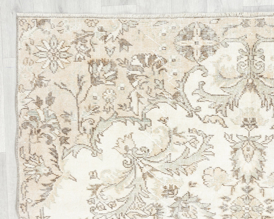 Beige Oushak Rug 5' 7" x 9' 10" | No. VR18289