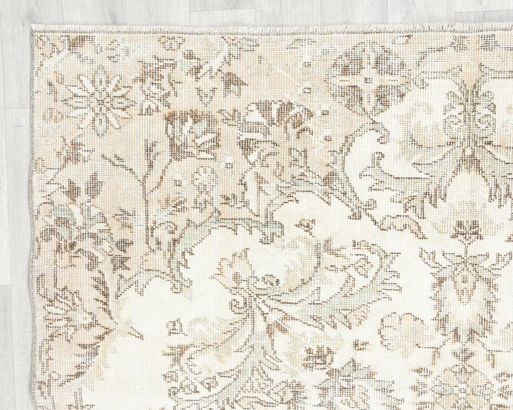Beige Oushak Rug 5' 7" x 9' 10" | No. VR18289