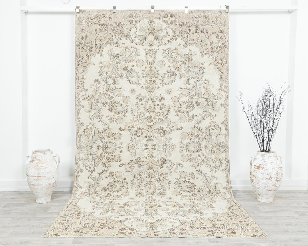 Beige Oushak Rug 5' 7" x 9' 10" | No. VR18289