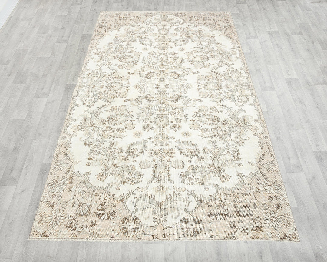 Beige Oushak Rug 5' 7" x 9' 10" | No. VR18289