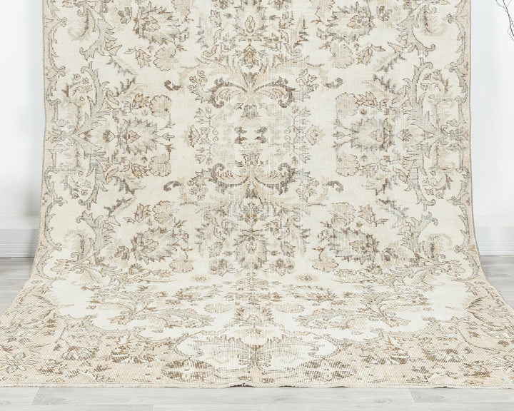 Beige Oushak Rug 5' 7" x 9' 10" | No. VR18289
