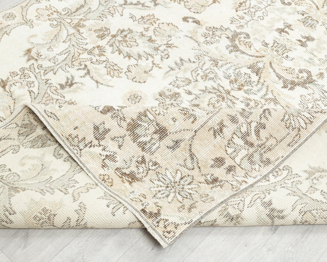 Beige Oushak Rug 5' 7" x 9' 10" | No. VR18289