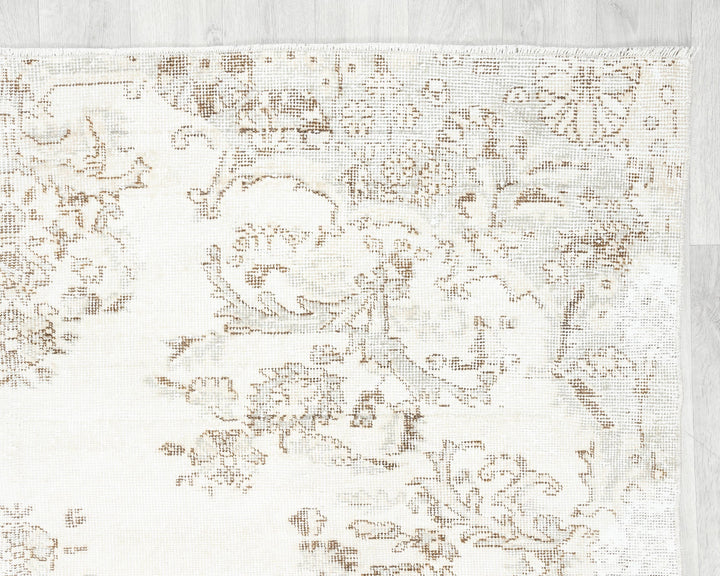 Beige Oushak Rug 5' 11" x 7' 11" | No. VR34846