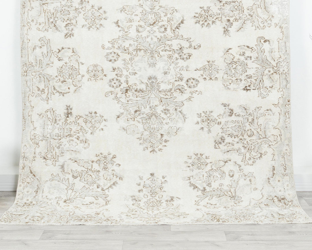 Beige Oushak Rug 5' 11" x 7' 11" | No. VR34846