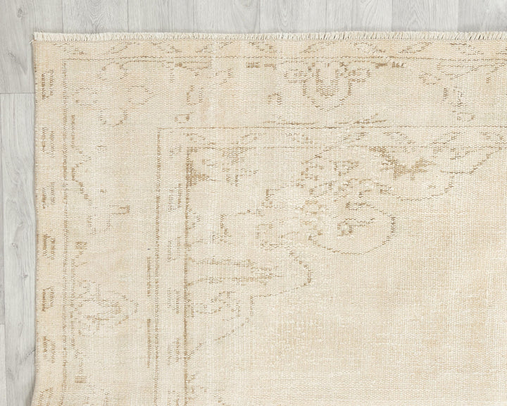 Beige Oushak Rug 6' x 10' | No. VR48946