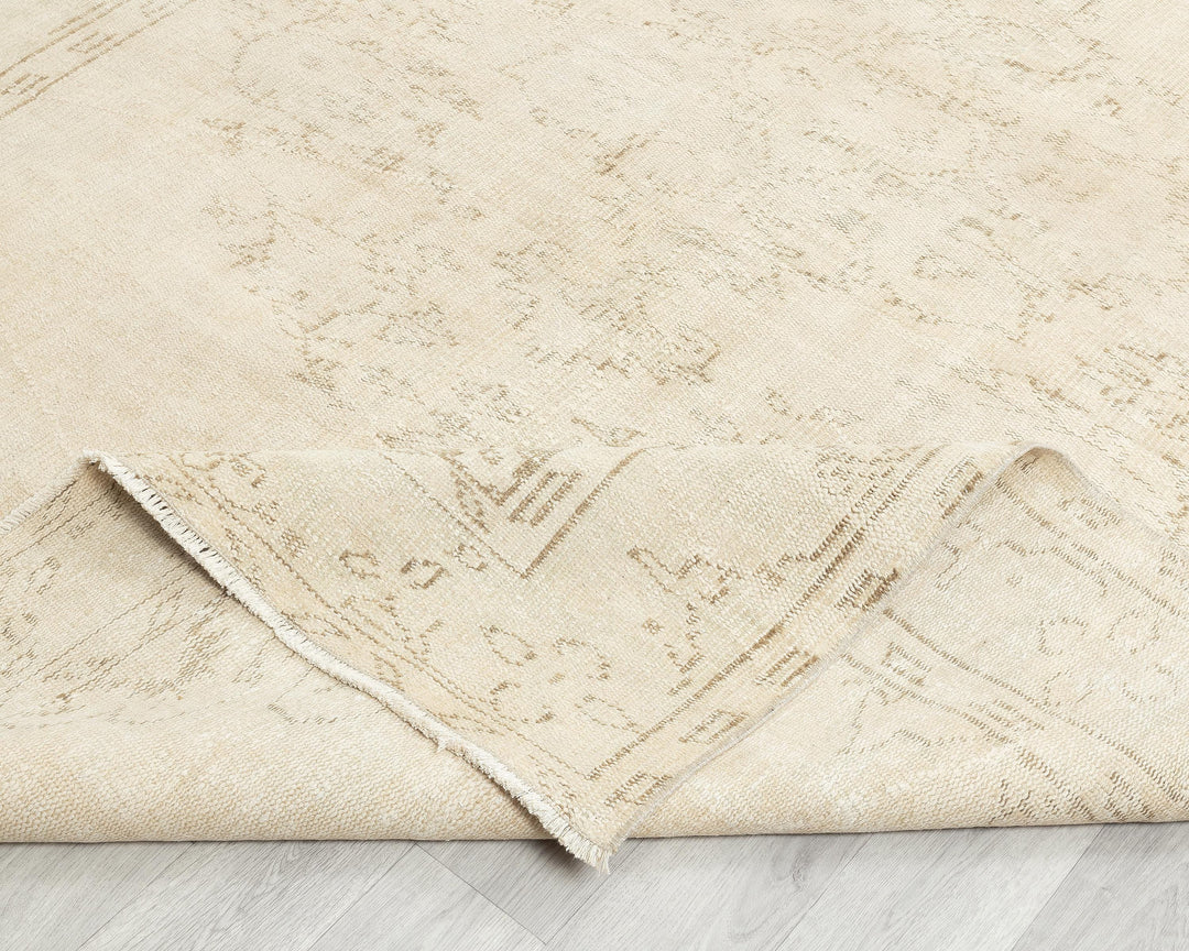 Beige Oushak Rug 6' x 10' | No. VR48946