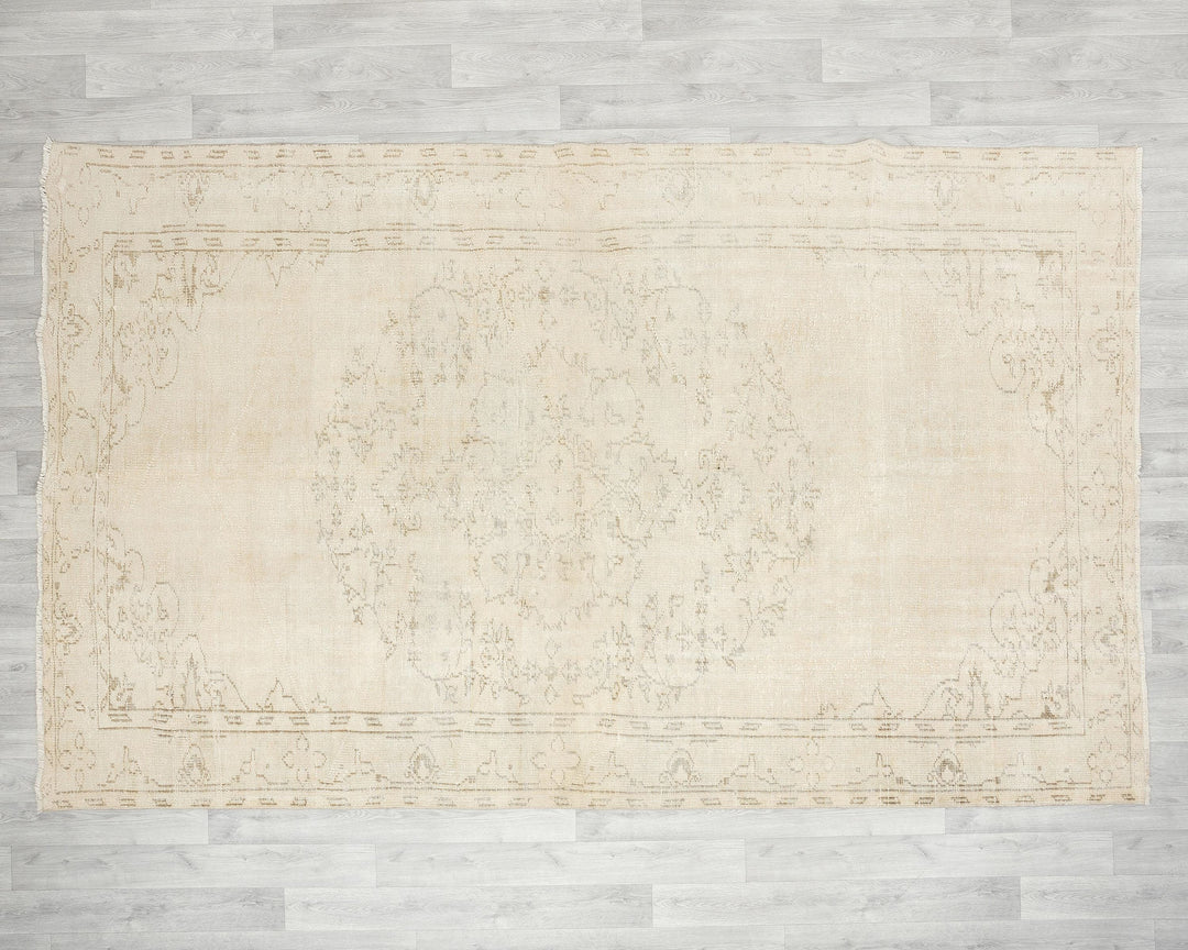 Beige Oushak Rug 6' x 10' | No. VR48946
