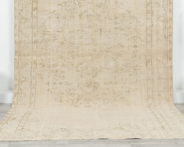 Beige Oushak Rug 6' x 10' | No. VR48946
